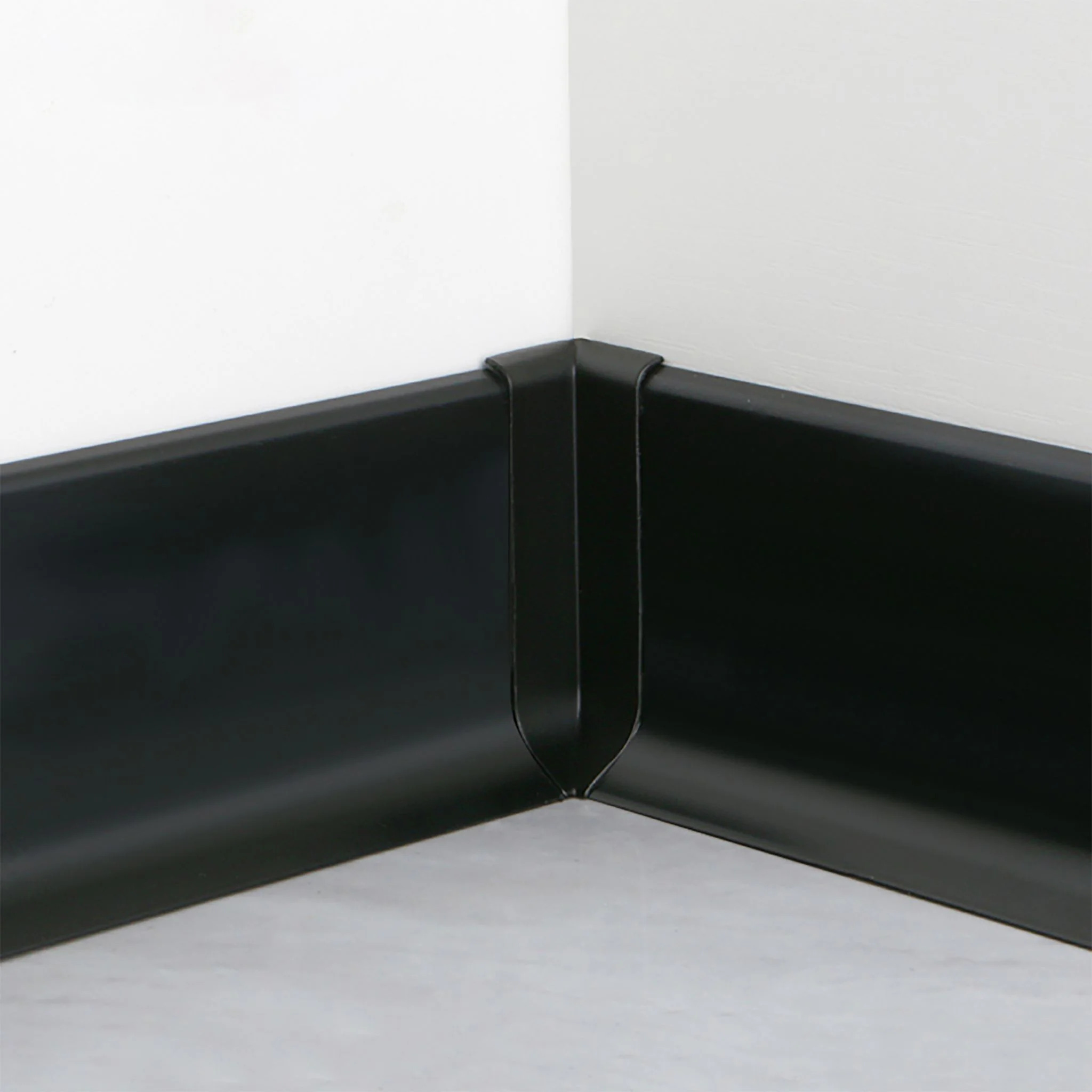 Плинтус напольный алюминиевый SSZ-80-2500, с крепежом, Черный матовый, 1 шт — изображение 6